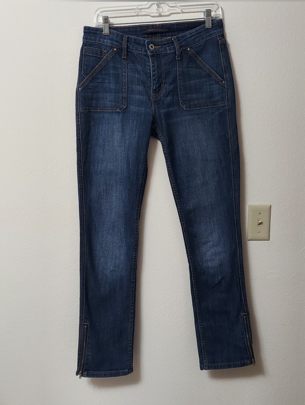 Levi's Woman's Size 8 Zipper Hem Jeans